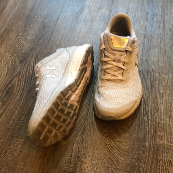 Under armor running shoes - Picture 3 of 5